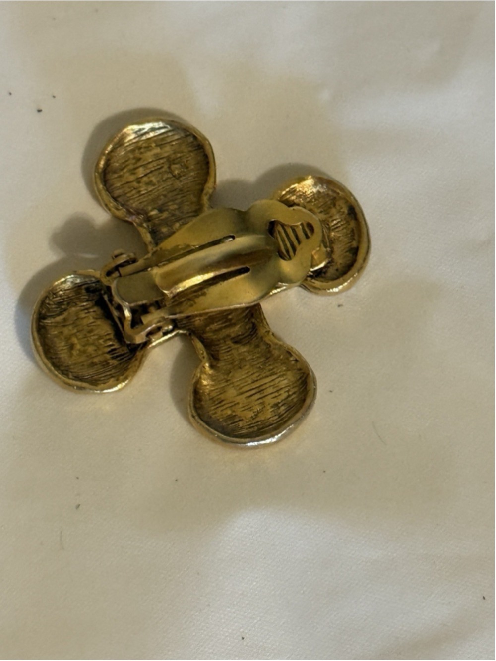 Vintage Shielded French Cross clip on earring French Etruscan - Picture 4 of 7